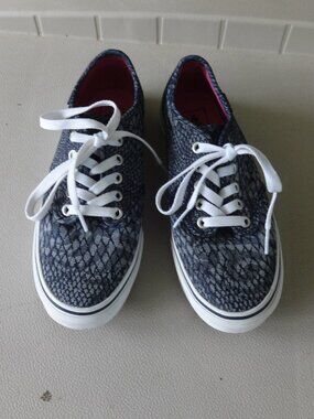 Vans Camden women's size 7, Navy Snake Print canvas sneakers, lace up ,low tops